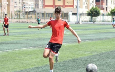 اللاعب المتميز فى كره القدم كابتن طارق العش