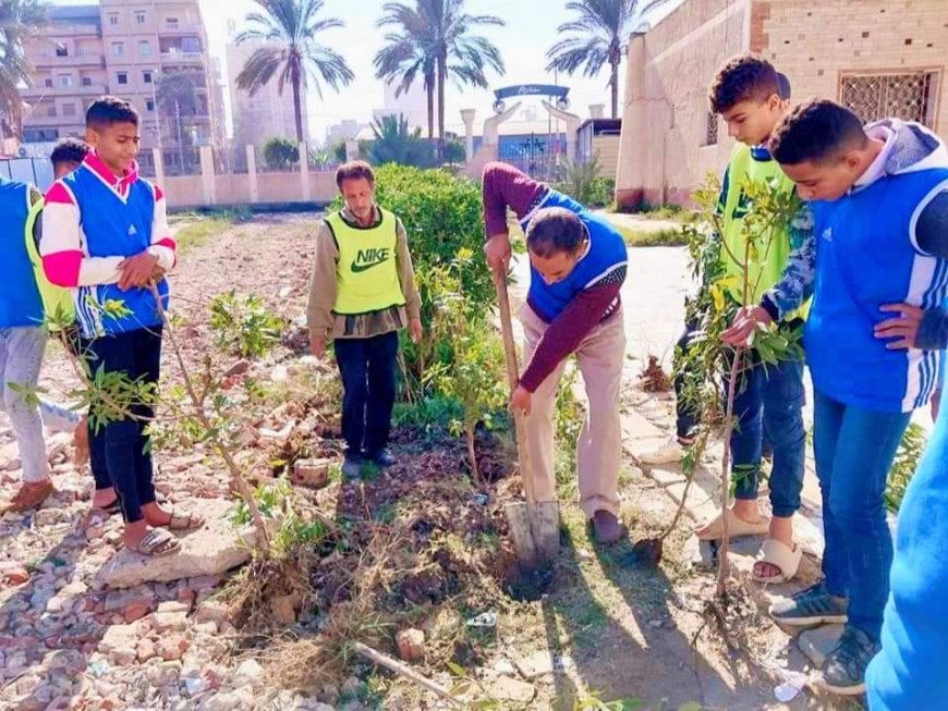 زراعة أشجار ودهانات ضمن البرنامج البيئي التطوعي في مراكز شباب فوه 