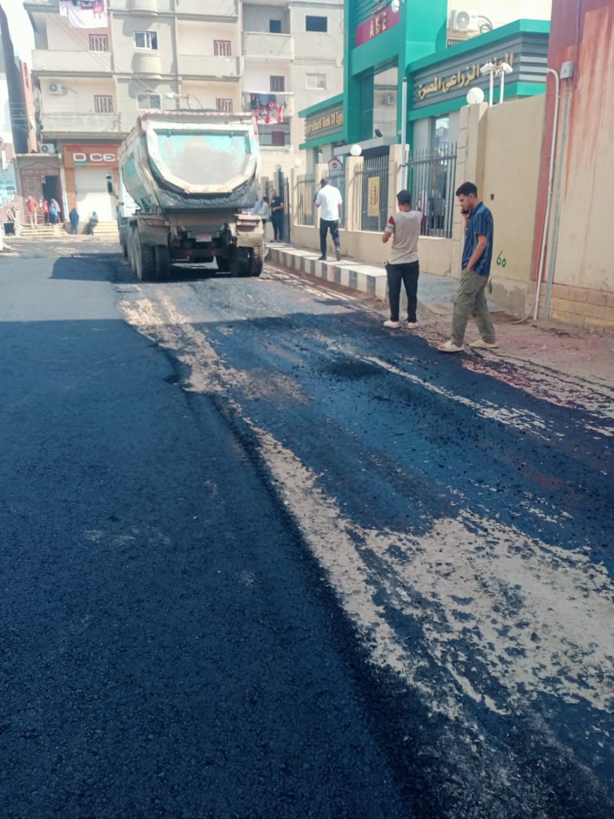 محافظ كفرالشيخ يتابع أعمال الرصف الجارية بشوارع مدينة قلين .. بتكلفة 10 مليون جنيه