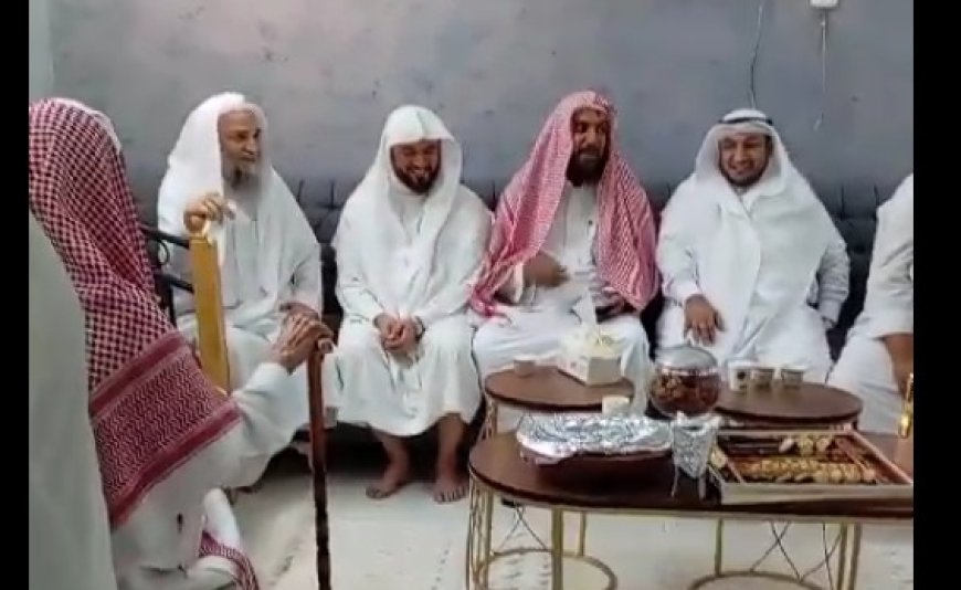 الشيخ فيصل غزاوي وعدد من المشايخ يزورن الزميل محمد رابع سليمان في منزله اثر اجرائه عملية جراحية