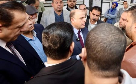 محافظ كفر الشيخ يستمع لأهالي مركز فوه خلال جولته
