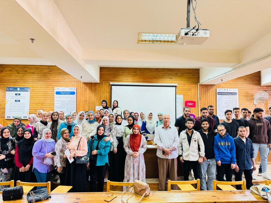 طلاب قسم التاريخ 2025 بكلية الآداب جامعة كفرالشيخ يتألقون في مناقشة مشروعات تخرجهم