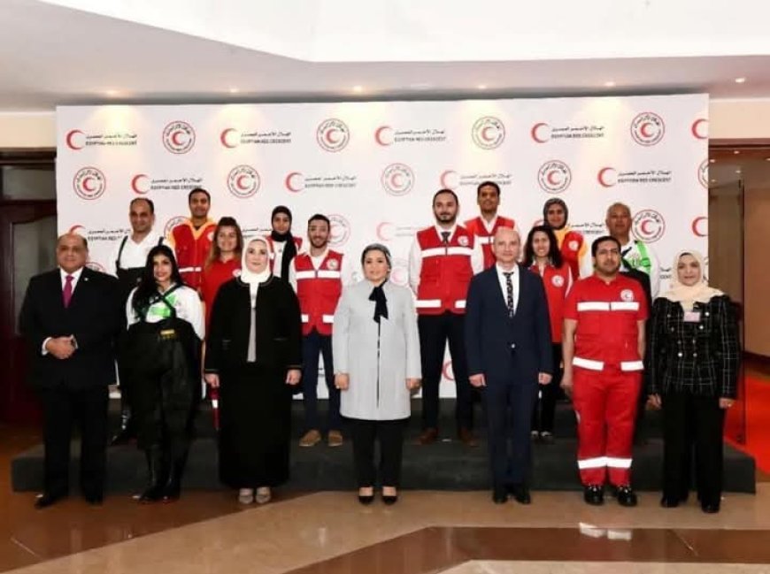 ليلة العاصفة في الإسكندرية: متطوعي الهلال الأحمر المصري يسيطرون ملحمة إنسانية بقيادة ولي الدين سعودي