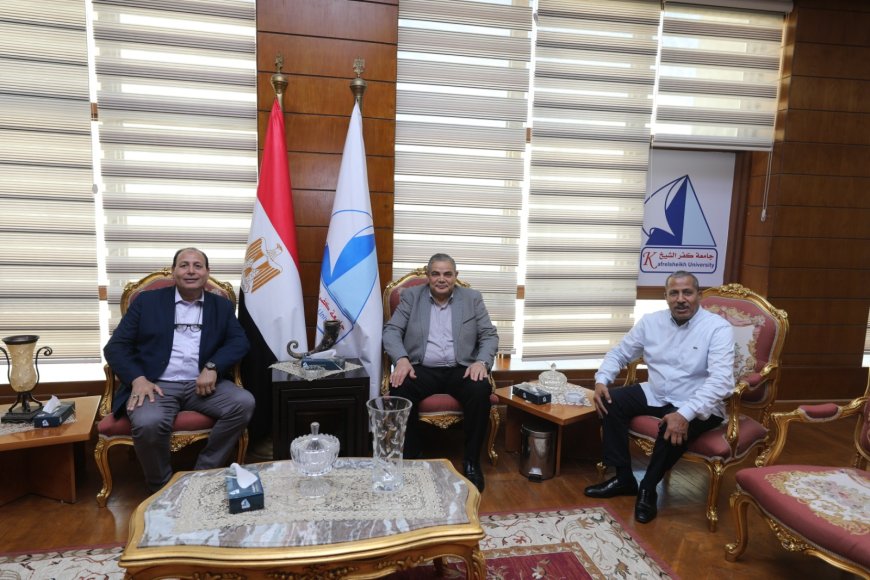 رئيس جامعة كفر الشيخ يستقبل مدير البرنامج الدولي لتربية الفراولة بجامعة فلوريدا الأمريكية لبحث سبل التعاون العلمي