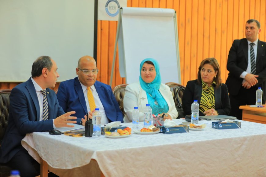 رئيس جامعة كفر الشيخ يشيد بورشة العمل التي عقدها البرنامج الوطني لادارة المخلفات الصلبة بوزارة البيئة