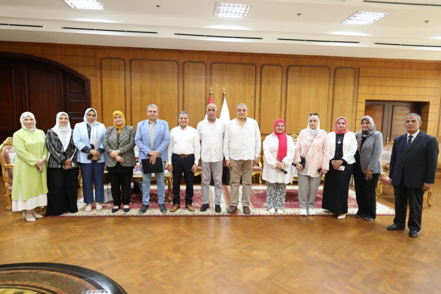 رئيس جامعة كفر الشيخ يستقبل فريق الدعم الفنى لمشروع تطوير نظم الاختبارات العملية والشفهية