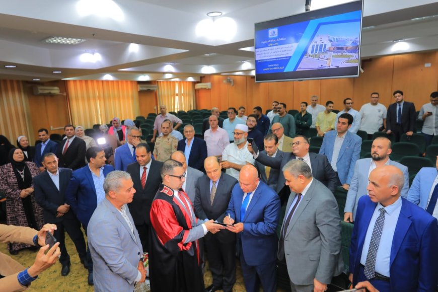 رئيس جامعة كفر الشيخ يستقبل نائب رئيس الوزراء ووزير النقل والصناعة خلال زيارته لحضور مناقشة رسالة دكتوراه بكلية التجارة بالجامعة 
