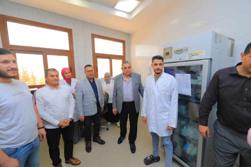 رئيس جامعة كفر الشيخ يتفقد عددًا من المعامل والمراكز المتخصصة بكلية الطب والمستشفى الجامعي