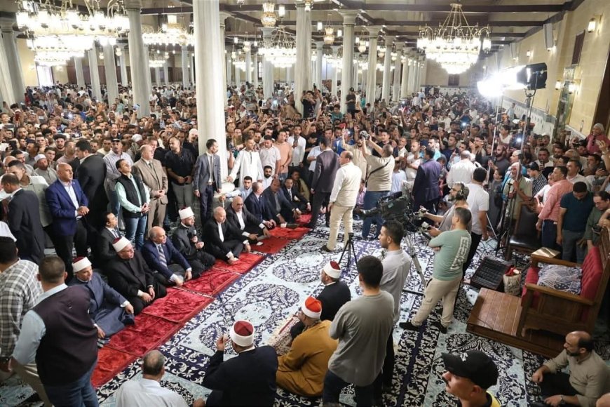 أجواء روحانية تملأ مسجد الإمام الحسين فى صلاة الجمعة 