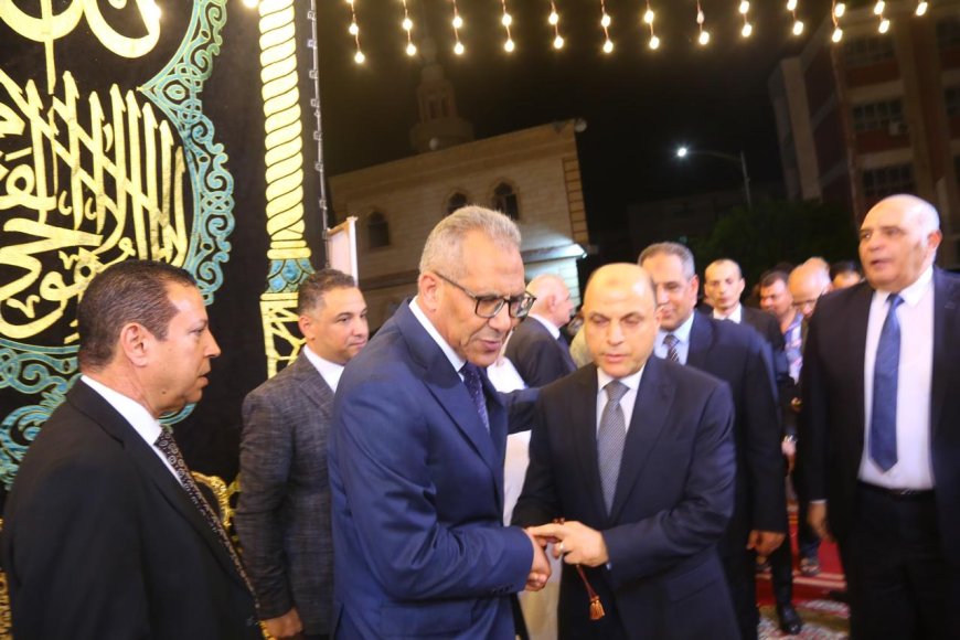 محافظ كفرالشيخ يؤدي واجب العزاء في وفاة والدة حرم مساعد وزير الداخلية_ مدير أمن البحيرة