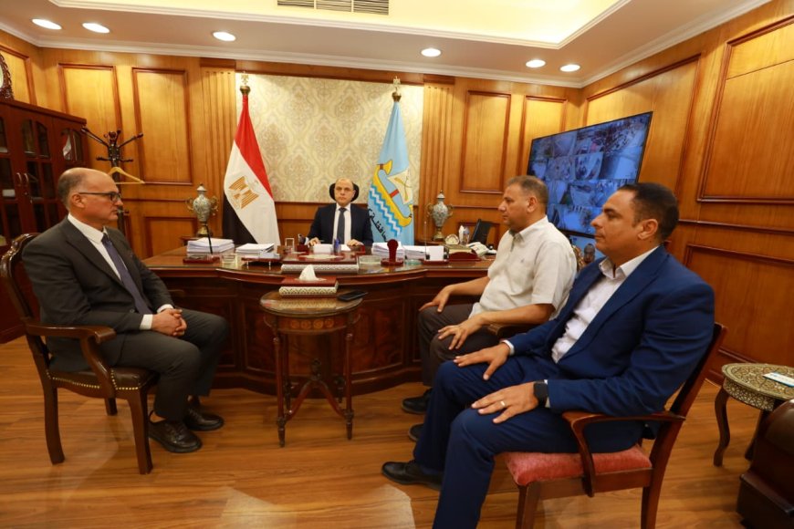محافظ كفرالشيخ يجتمع بأعضاء مجلسي النواب والشيوخ لحل مشكلات الدوائر