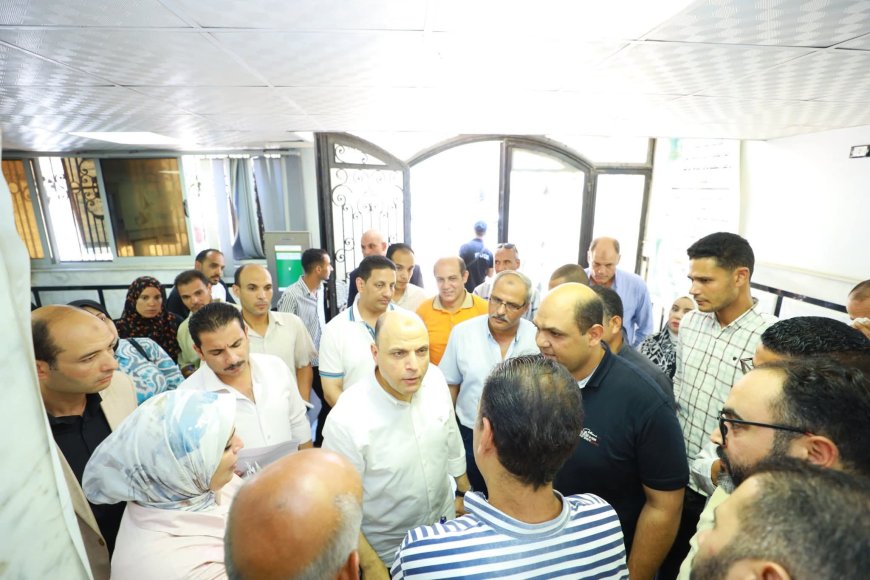 المواطن أولاً.. محافظ كفرالشيخ يستمع لشكاوي وطلبات المواطنين بمركز دسوق