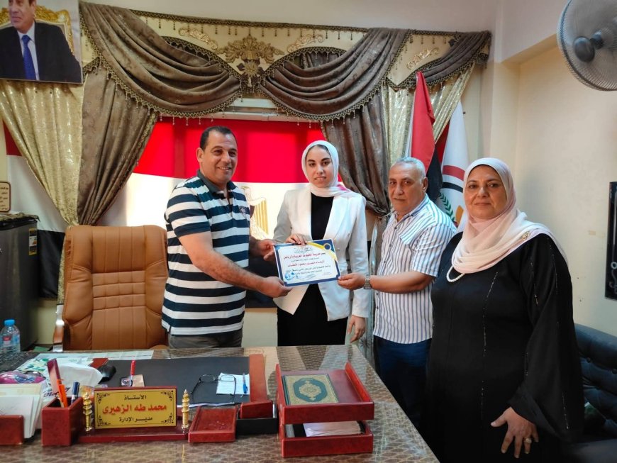 مدير تعليم الرياض يكرم أوائل طلاب دبلوم الخط العربي ودبلوم مدير التخصص