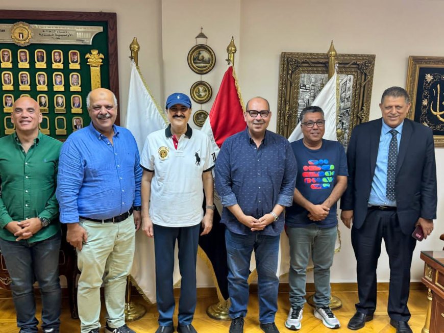 ياسر إدريس يستقبل وفد الاتحادين الكويتي والعربي للسباحة فى إطار تعزيز التعاون الرياضي  