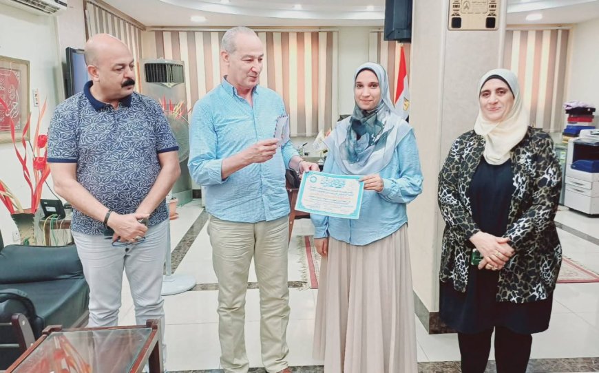 وكيل وزارة الشباب بكفر الشيخ يكرم الفائزين بالمركزين الرابع والخامس فى مسابقة "الصوت الذهبي"