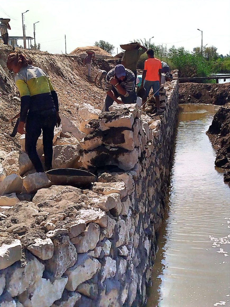 محافظ كفرالشيخ يوجّه بتنفيذ أعمال تدبيش وحوائط ساندة بطريق الخادمية – سيدي غازي