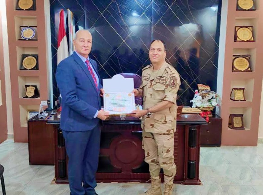 مستشار عسكرى محافظة كفر الشيخ يكرم وكيل وزارة الشباب والرياضة للأداء المتميز فى تنفيذ التدريب العملى المشترك «صقر 150»