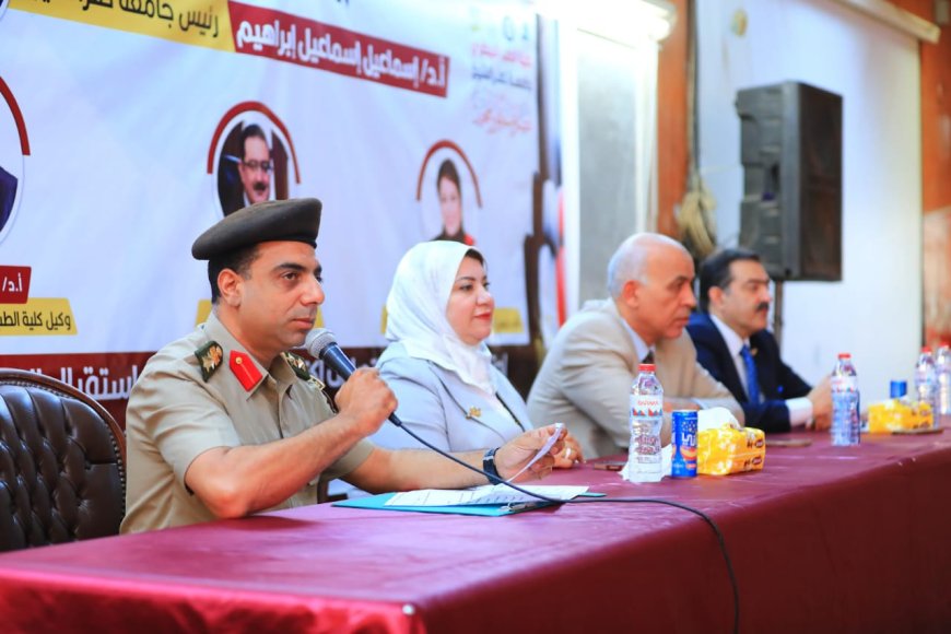 رئيس جامعة كفر الشيخ يشهد حفل استقبال الطلاب الجدد بكلية الطب البيطري