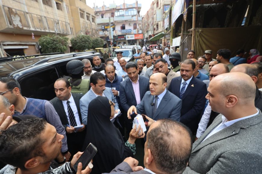 المواطن أولًا.. محافظ كفرالشيخ يستمع لشكاوى وطلبات أهالي مدينة قلين.. وسط إشادات المواطنين