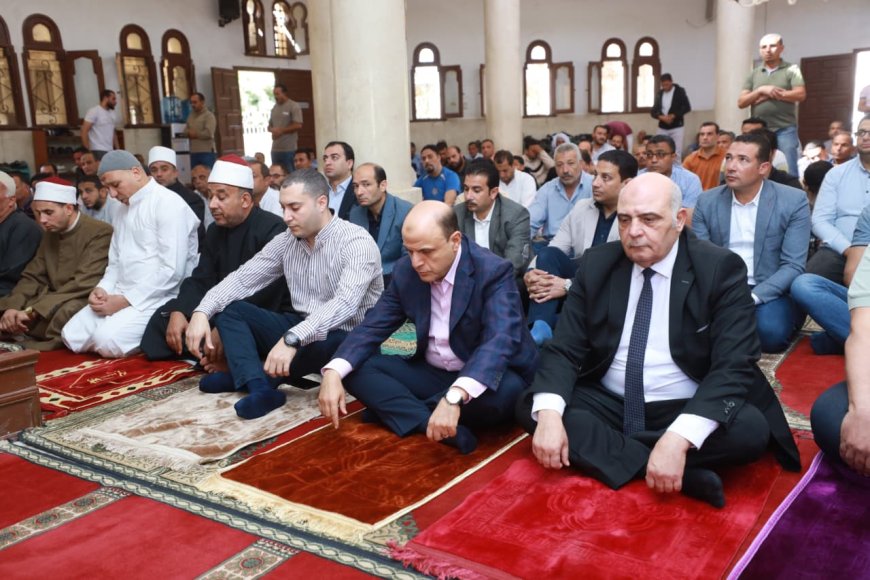 محافظ كفرالشيخ يؤدي صلاة الجمعة بمسجد المحافظة ويؤكد استمرار العمل لتحسين جودة الخدمات المقدمة للمواطنين