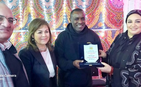 وزير الشباب والرياضة الاسبق ونجوم الكرة في افتتاح في دوري النقابة العامة للعاملين للمصارف لكرة القدم