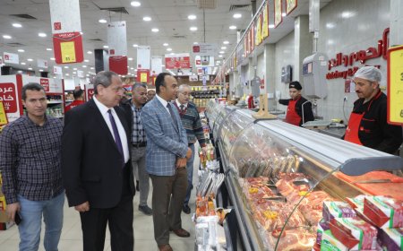 نائب محافظ المنيا يتفقد عددا من الاسواق والسلاسل التجارية لمتابعة توافر السلع خلال شهررمضان الكريم
