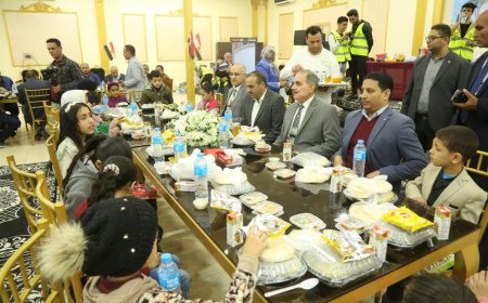 محافظ كفر الشيخ يشارك الأيتام والأطفال الافطار ويوزع عليهم الهدايا ويكرم 13 من حفظة القرآن الكريم شارك اللواء جمال نور الدين محافظ كفر الشيخ، واللواء تامر سعيد السكرتير العام للمحافظة، الأيتام والأطفال الإفطار بحديقة صنعاء