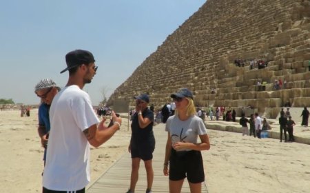 مصر، هي دولة عربية إفريقية تقع في الركن الشمالي الشرقي من القارة الإفريقية وتتميز بمناخها الحار والجاف. تعرف مصر باسم "أم الدنيا"، وهذا المصطلح يعني "أم البلدان" أو "أم العالم". فمنذ الأزل، كانت مصر مهد الحضارة وثقافة البشرية، حيث نشأت حضارات مثل الفراعنة والبطالمة وروما والإسلام.