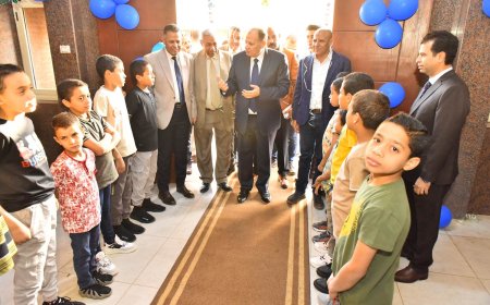 محافظ أسيوط يزور دار الحنان ودار الصفا لرعاية الأيتام لمشاركة الأطفال فرحتهم بعيد الفطر المبارك ويقدم لهم والهدايا