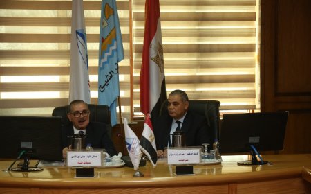 محافظ كفر الشيخ يستعرض المشروعات الخدمية الجديدة متناولا بالشرح