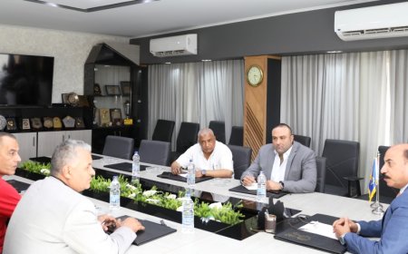 محافظ أسوان : تشكيل خلية أزمة بغرفة عمليات مفتوحة لتقديم الدعم والمساندة لجهود الدولة المصرية في إحتواء تداعيات الأحداث الجارية بدولة السودان الشقيق .. وتخصيص 4 قطارات متنوعة للقادمين من السودان أسوان / القاهرة