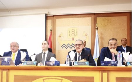 محافظ كفر الشيخ يوجه باستمرار حملات إزالة التعديات وعقد اللقاءات الجماهيرية ومتابعة الأسواق والاستمرار في زراعة الأشجار