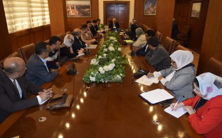 محافظ بورسعيد يستعرض مقترح إقامة مجتمع عمراني متكامل الخدمات بمنطقة المثلث