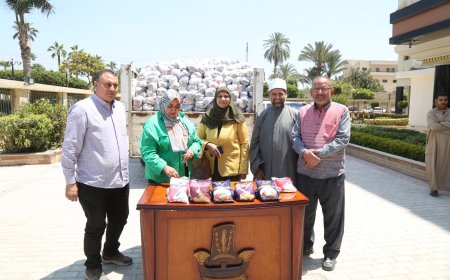 محافظ كفر الشيخ: توزيع 42 ألف و 800 شنطة  من بين 65 ألف شنطة على الاسر المستحقة