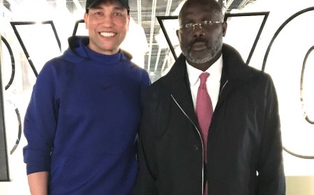 الشنواني يلتقط صورة تذكارية مع الأفضل في أفريقيا