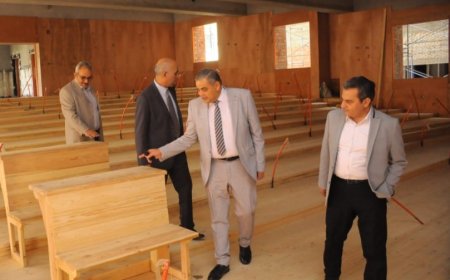 رئيس جامعة كفر الشيخ يتقد أعمال انشاءات المدرجات والاختبارات الالكترونية مبني ( أ )