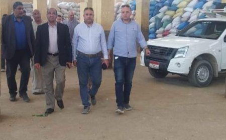 ضمن تكليفات محافظ بني سويف: رئيس مركز ومدينة الواسطي يتفقد انتظام أعمال توريد محصول القمح بعددٍ من شون وصوامع المركز