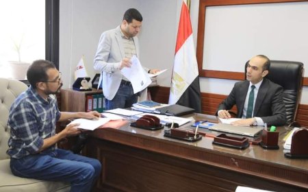 محافظ سوهاج يناقش عددا من شكاوى وطلبات المواطنين 