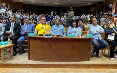 طلاب جامعة كفر الشيخ تقدم عروض ابداعية فى الملتقي المسرحي بالجامعة