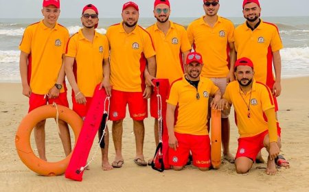 هروبا من حرارة الجو توافد المواطنين على شواطئ مصيف بلطيم وانتشار 100 منقذ ب 6 شواطئ