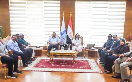 رئيس جامعة كفر الشيخ يستقبل النائبة جيهان مصطفي البيومي عضو مجلس النواب لمناقشة رسالة ماجستير بكلية الاداب بالجامعة