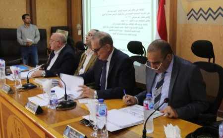 محافظ كفر الشيخ خلال اجتماع بالجهات المعنية يحذر من التعدي على الأراضي الزراعية وأملاك الدولة والبناء المخالف