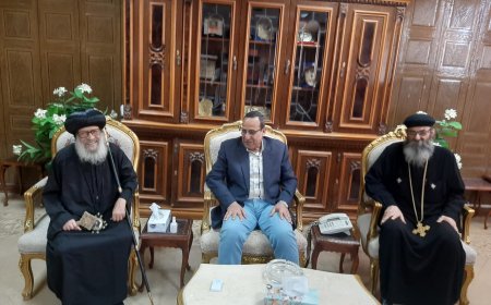 بمناسبه عيد الأضحي وفد مطرانيه شمال سيناء يقدمون التهنئه لمحافظ شمال سيناء