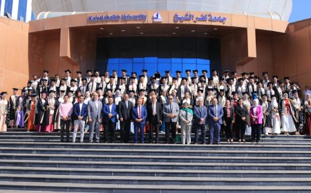 رئيس جامعة كفر الشيخ يشهد حفل تخريج الدفعة الاولي لطلاب كلية الذكاء الاصطناعي بالجامعة 