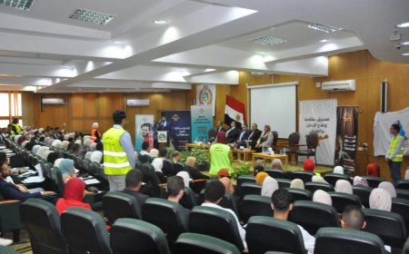 رئيس جامعة كفر الشيخ يكرم  ١٨٠ شاب وفتاة من الكوادر الشابة للانضمام الى فريق عمل البرامج الوقائية بصندوق مكافحة وعلاج الادمان والتعاطي