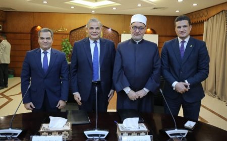 فضيلة الإمام الأكبر الدكتور أحمد الطيب شيخ الأزهر  دسوقي رئيس جامعة كفر الشيخ