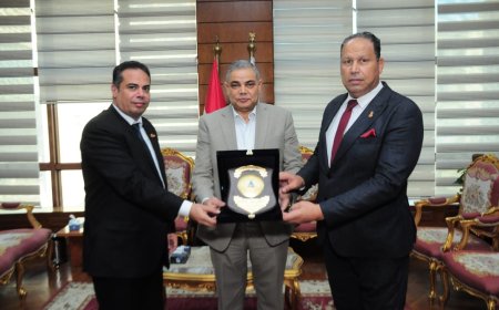 رئيس جامعة كفرالشيخ «يكرم» شعبان الخطيب رئيس اللجنة المنظمة لبطولة كأس العالم لرفع الأثقال 