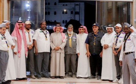 بحضور  المشرف العام على فرع وزارة الإعلام بمكة "سعود الشيخي " قادة ورواد من الكشافة السعودية يطلعون على أعمال مركز حي الحمراء ، وأنشطة  كشافة شباب مكة 