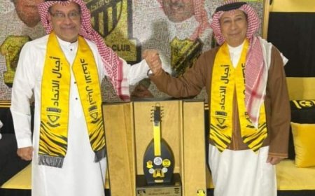 مجموعة أجيال نادي الاتحاد يكرمون الفنان الدكتور عبد الله رشاد في مقر ديوانية الأجيال بجده