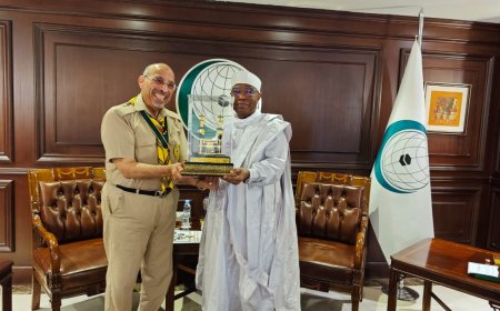 الأمين العام للاتحاد العالمي للكشاف المسلم يلتقى مع معالي الامين العام لمنظمة التعاون الاسلامي 